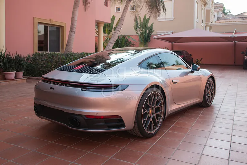 2024 بورش 911 كاريرا