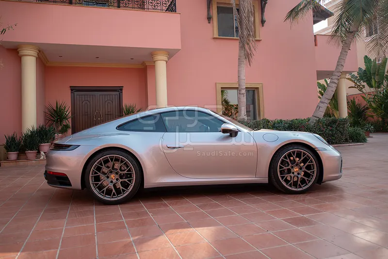 2024 بورش 911 كاريرا