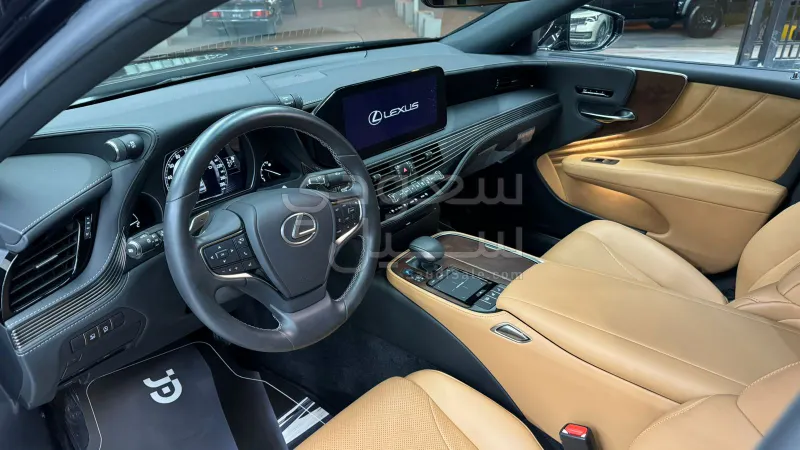 2022 لكزس إل إس 350