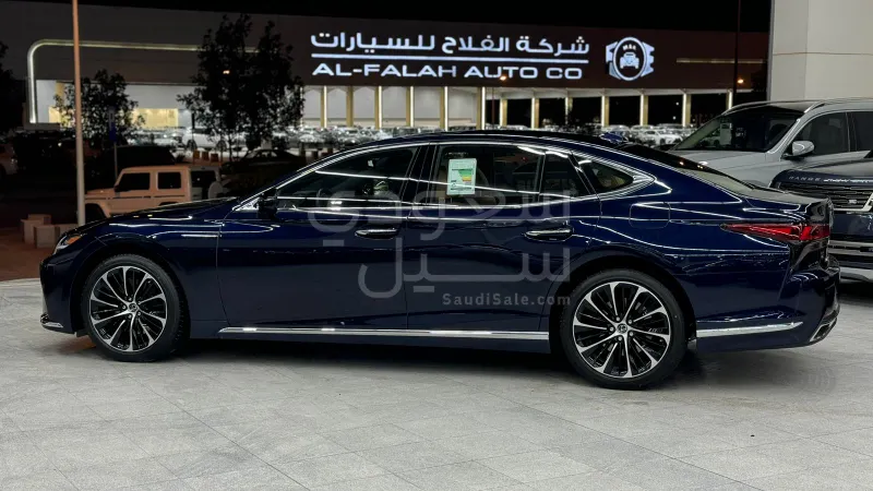 2022 لكزس إل إس 350