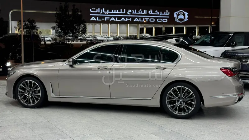 2020 بي ام دبليو الفئة السابعة 730 إل أي