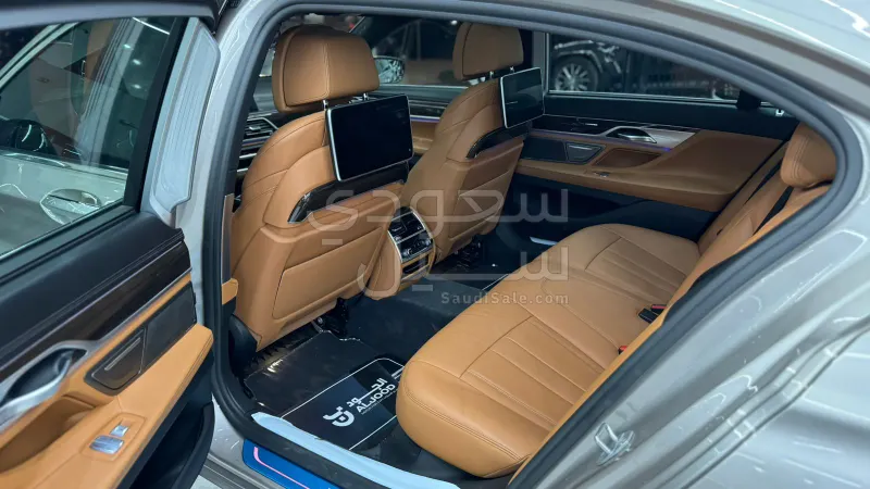 2020 بي ام دبليو الفئة السابعة 730 إل أي