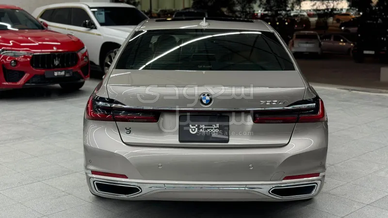 2020 بي ام دبليو الفئة السابعة 730 إل أي