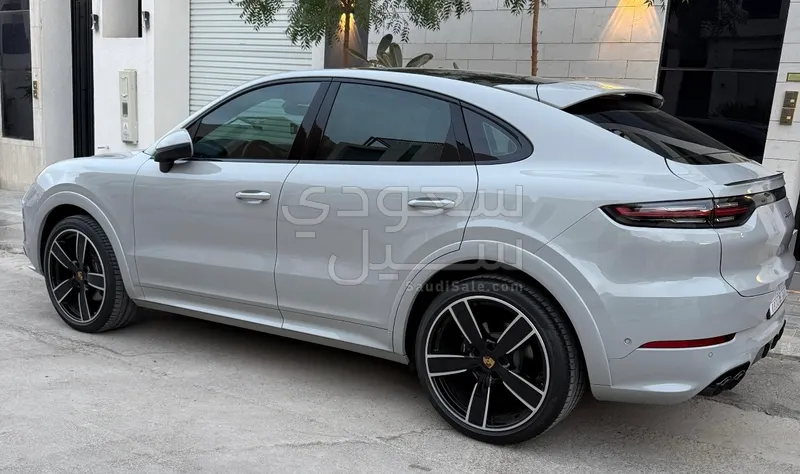 2023 Porsche Cayenne Platinum edition