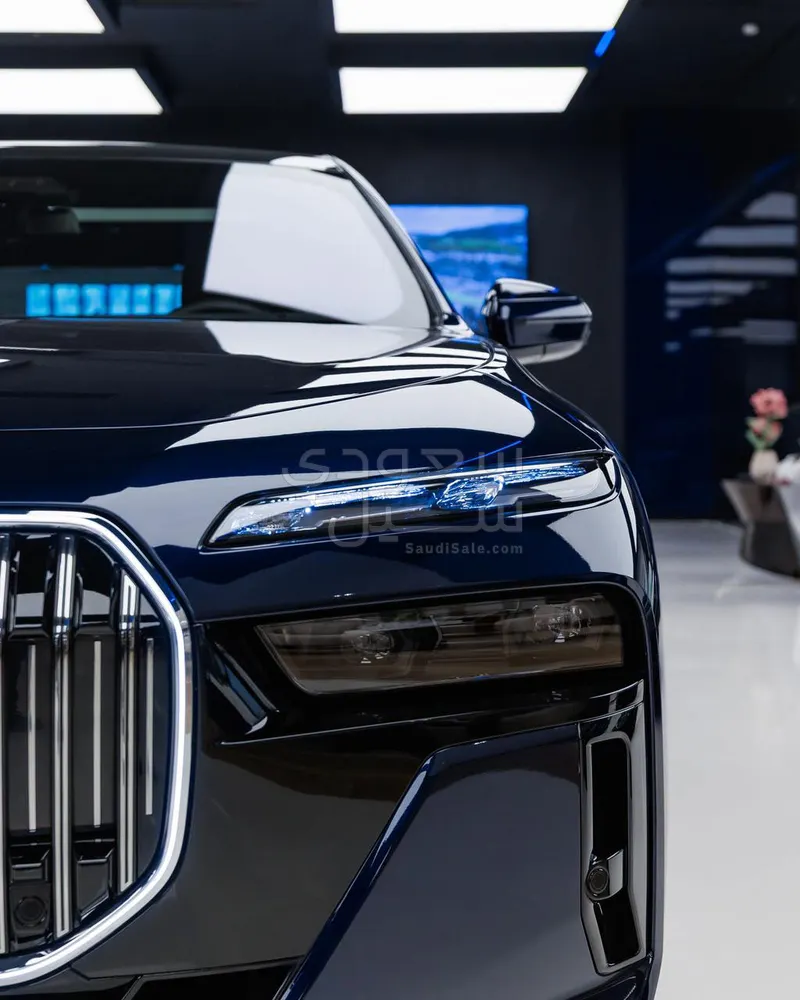 2026 بي ام دبليو الفئة السابعة 735أي