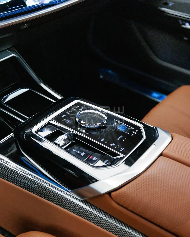 2026 بي ام دبليو الفئة السابعة 735أي