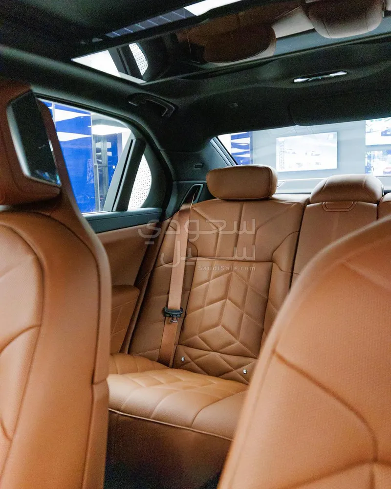 2026 بي ام دبليو الفئة السابعة 735أي