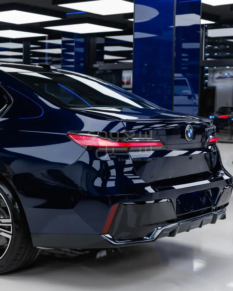 2026 بي ام دبليو الفئة السابعة 735أي