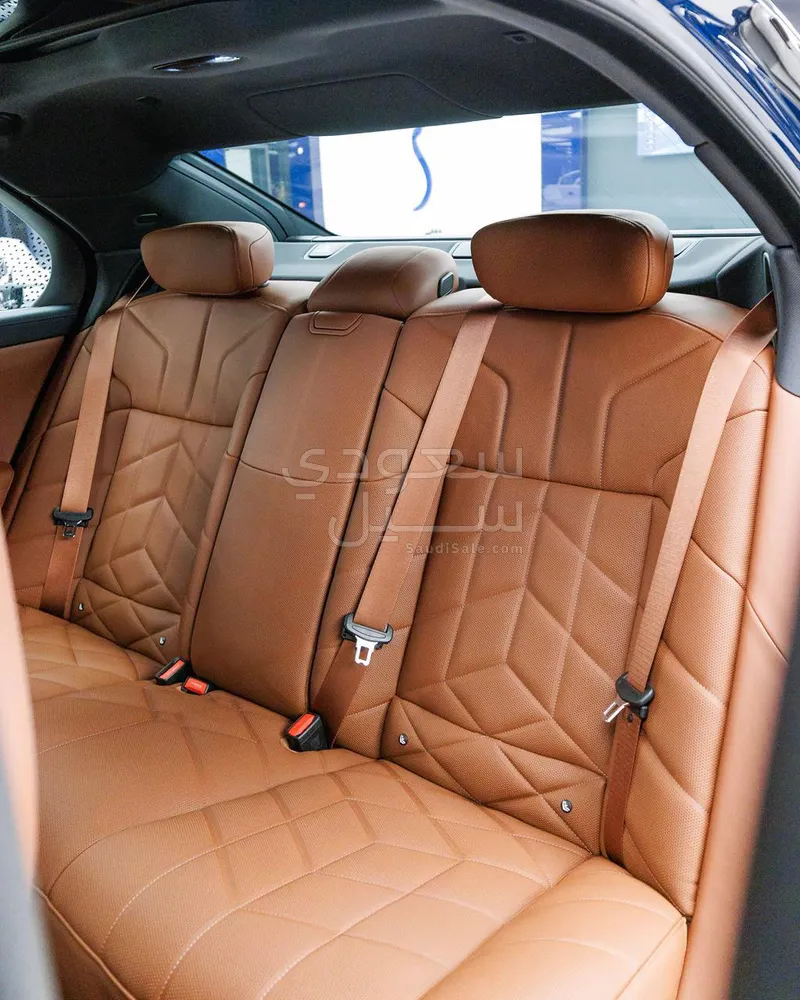 2026 بي ام دبليو الفئة السابعة 735أي