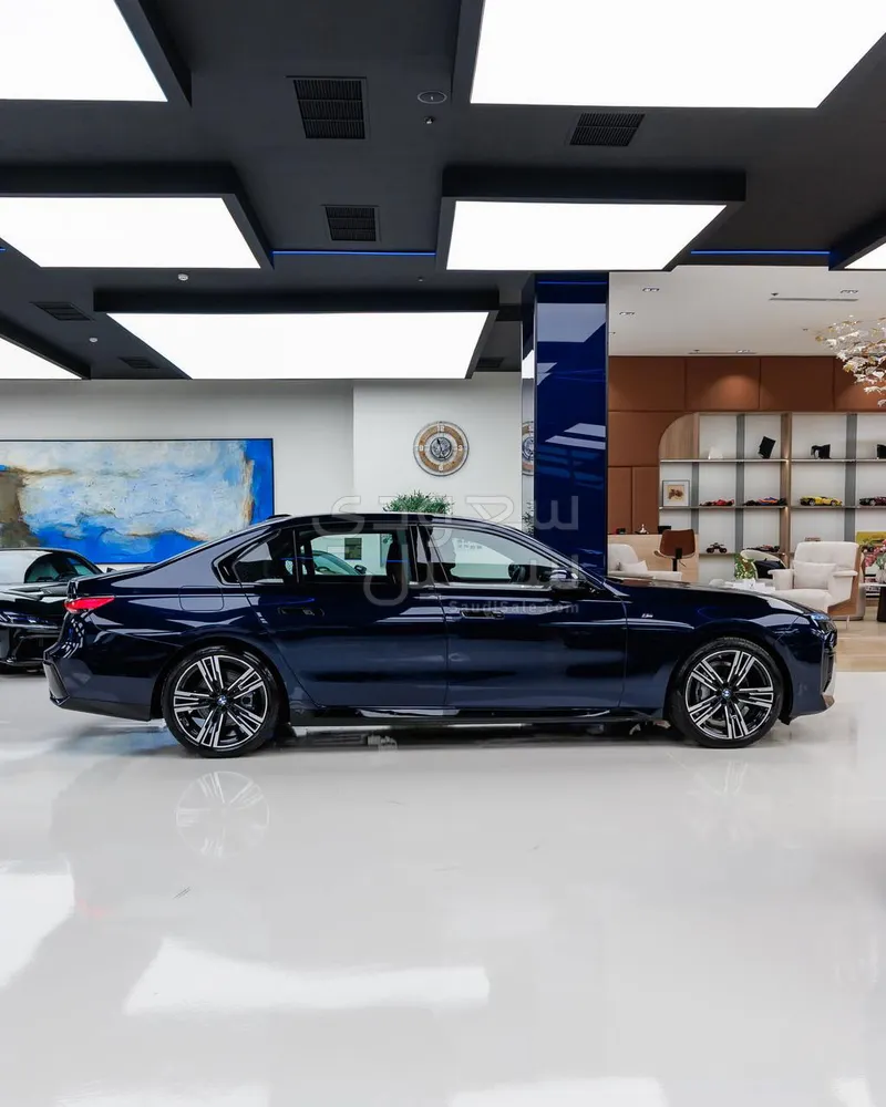 2026 بي ام دبليو الفئة السابعة 735أي