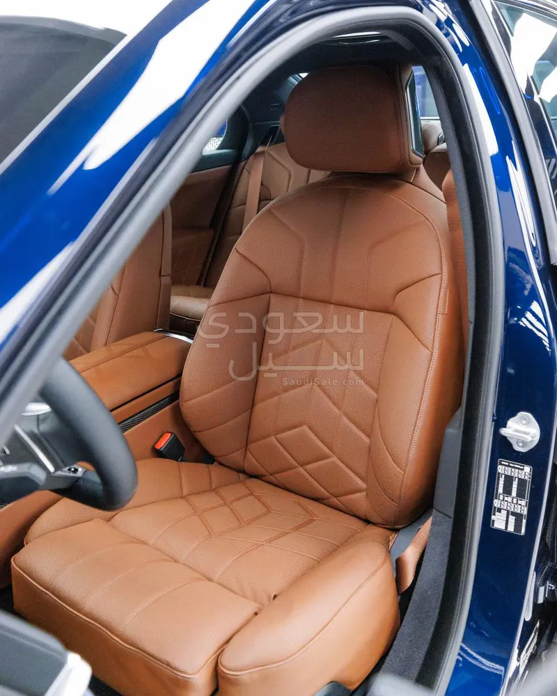 2026 بي ام دبليو الفئة السابعة 735أي