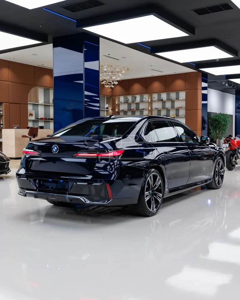 2026 بي ام دبليو الفئة السابعة 735أي