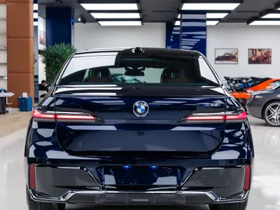 2026 بي ام دبليو الفئة السابعة 735أي