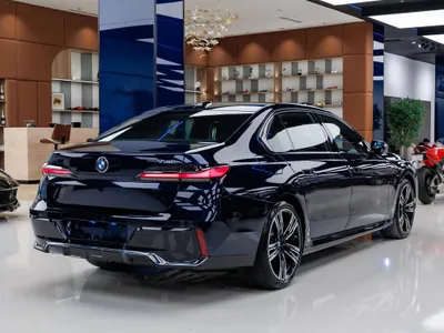 2026 بي ام دبليو الفئة السابعة 735أي