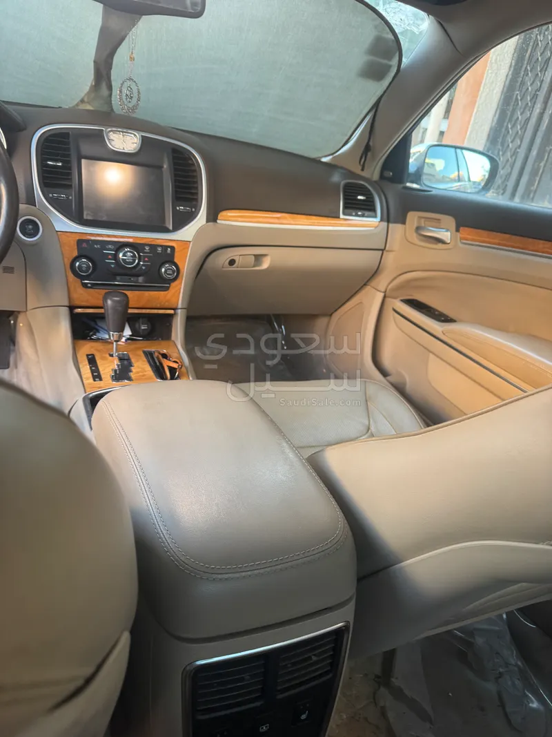 2012 كرايسلر 300 هيمى