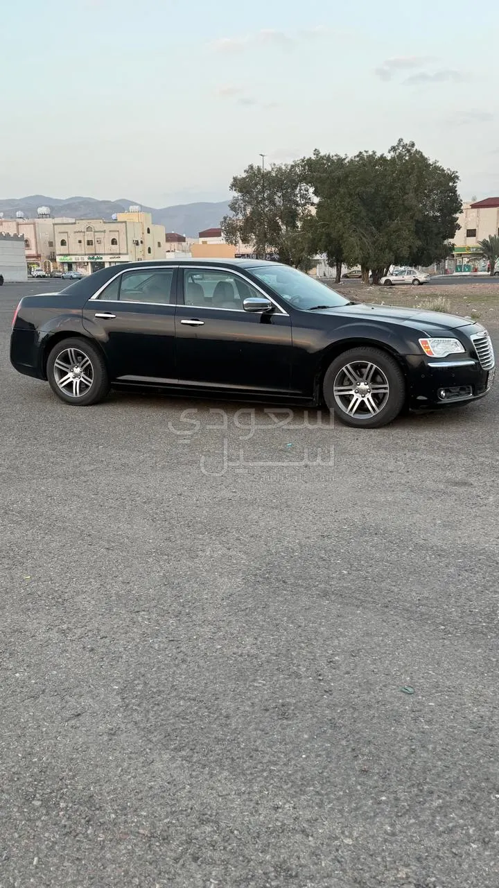 2012 كرايسلر 300 هيمى