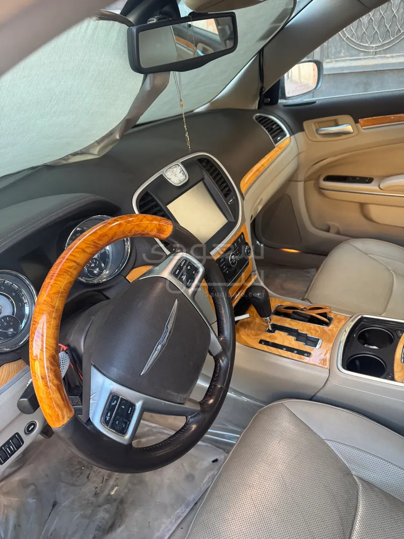 2012 كرايسلر 300 هيمى