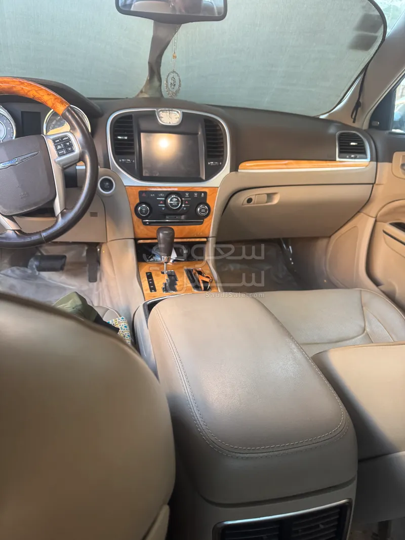 2012 كرايسلر 300 هيمى