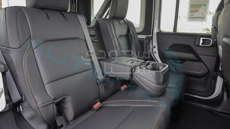 2025 جييب رانجلر صحارى