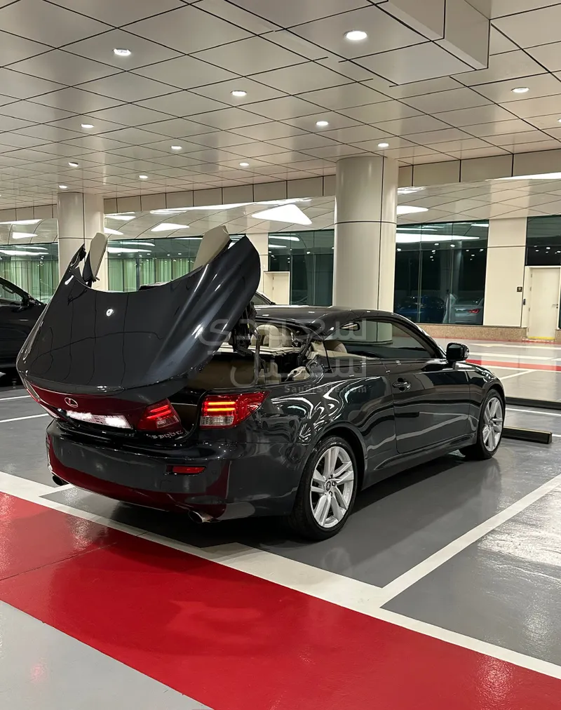 2010 لكزس آي إس 300 سي