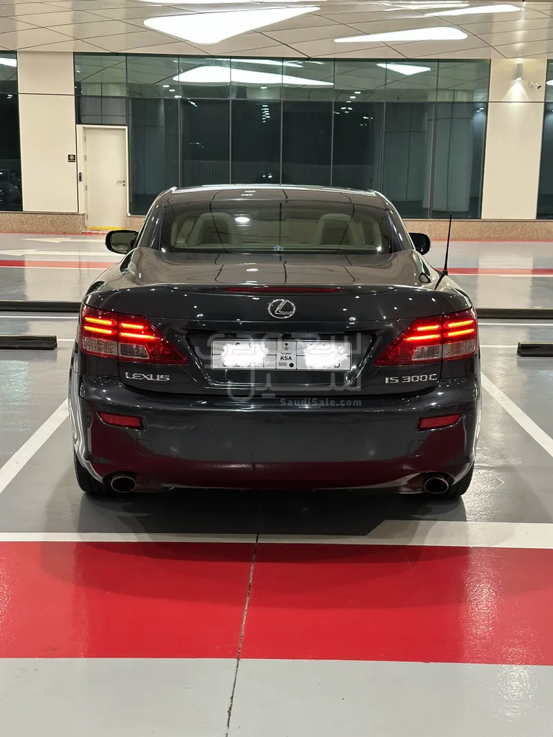2010 لكزس آي إس 300 سي