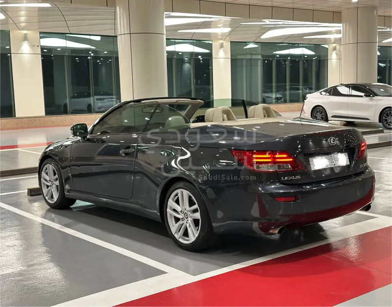 2010 لكزس آي إس 300 سي