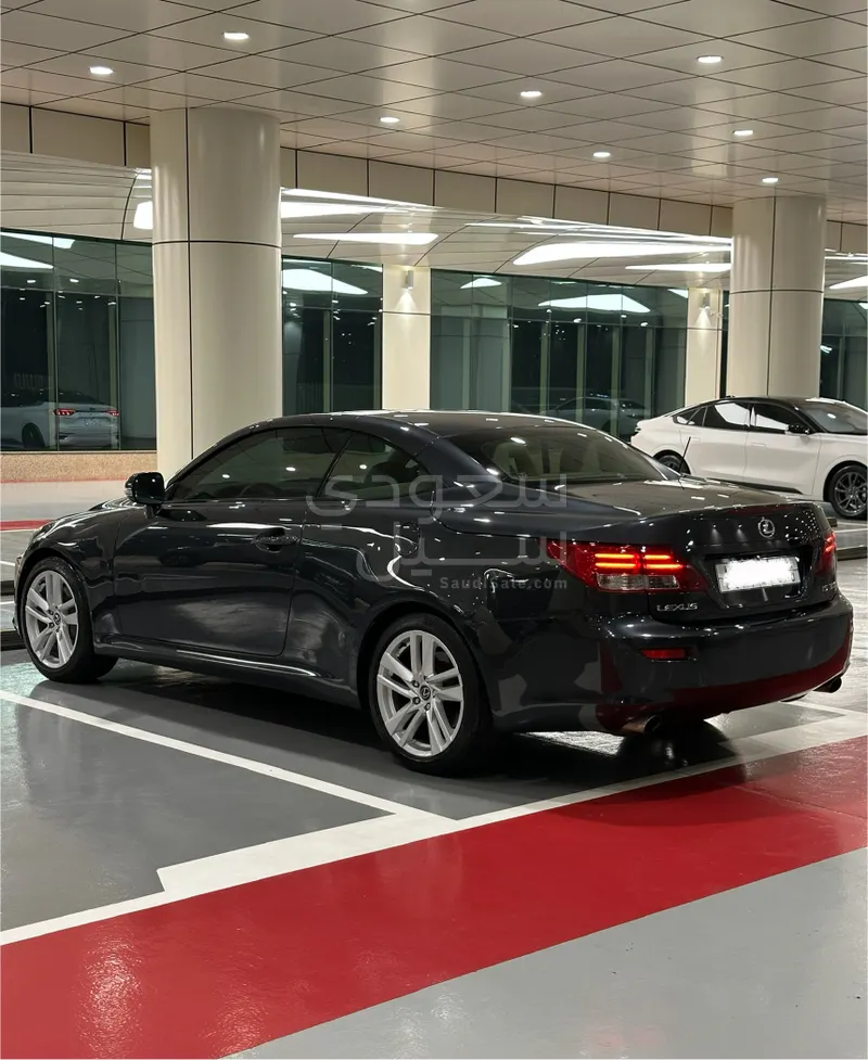 2010 لكزس آي إس 300 سي