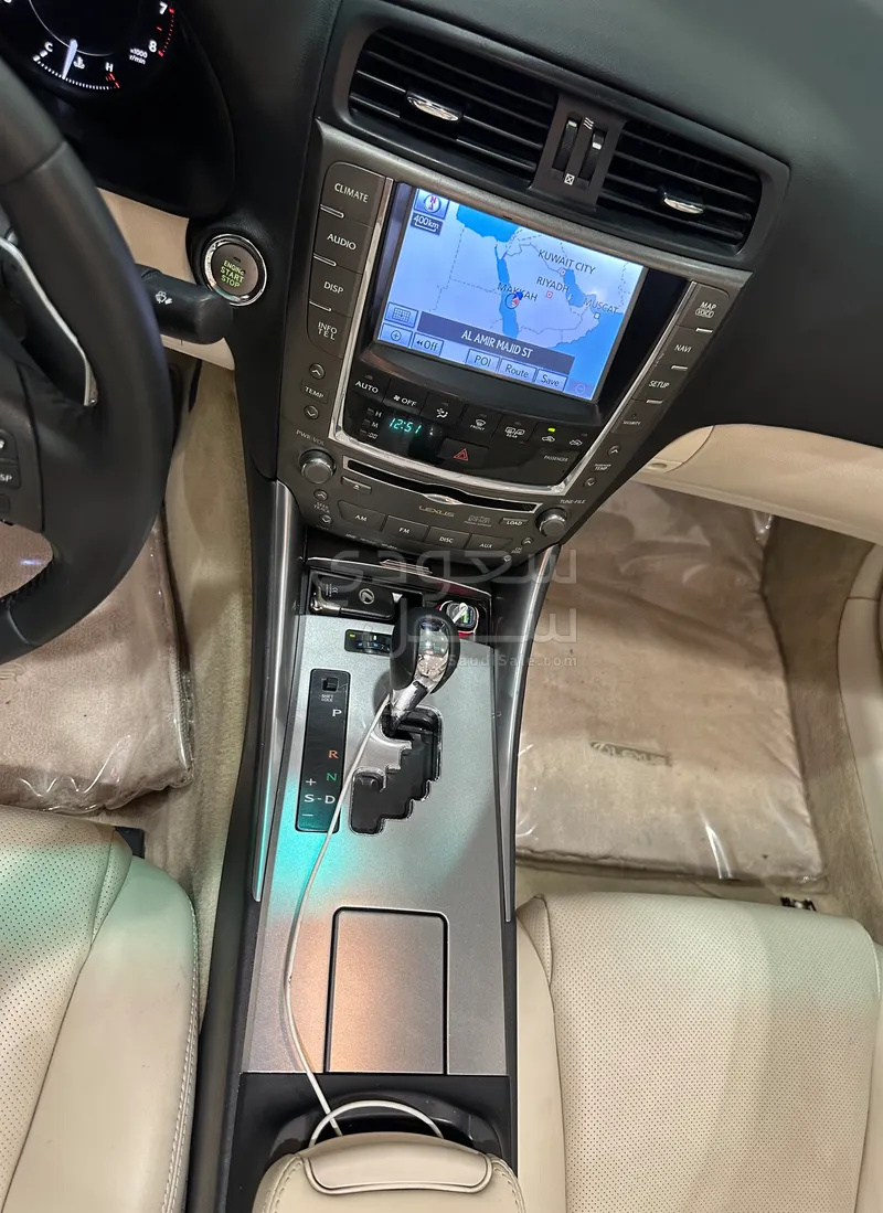 2010 لكزس آي إس 300 سي