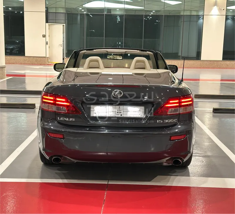 2010 لكزس آي إس 300 سي
