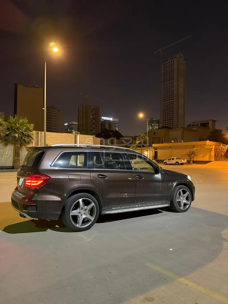 2013 مرسيدس - بنز جي إل 63 أي إم جي