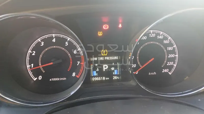 2021 متسوبيشي اي اس اكس