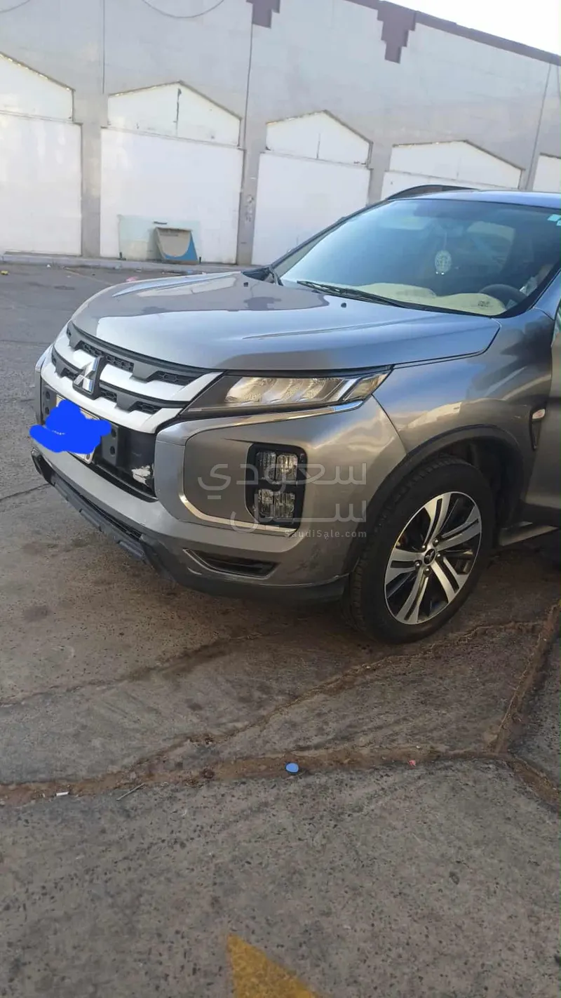 2021 متسوبيشي اي اس اكس