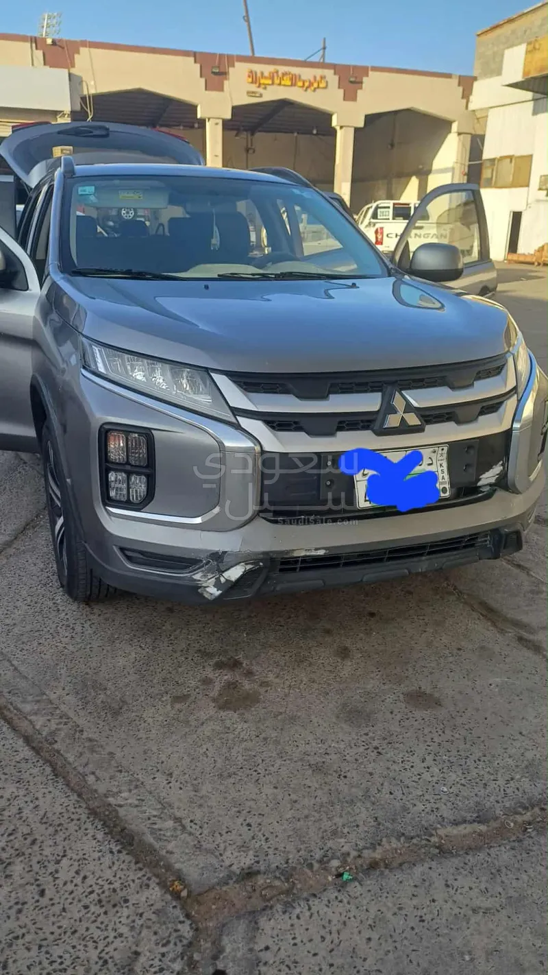 2021 متسوبيشي اي اس اكس