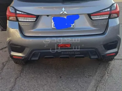 2021 متسوبيشي اي اس اكس