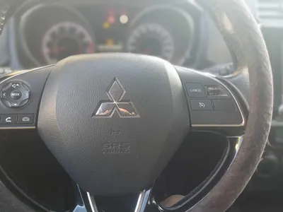 2021 متسوبيشي اي اس اكس