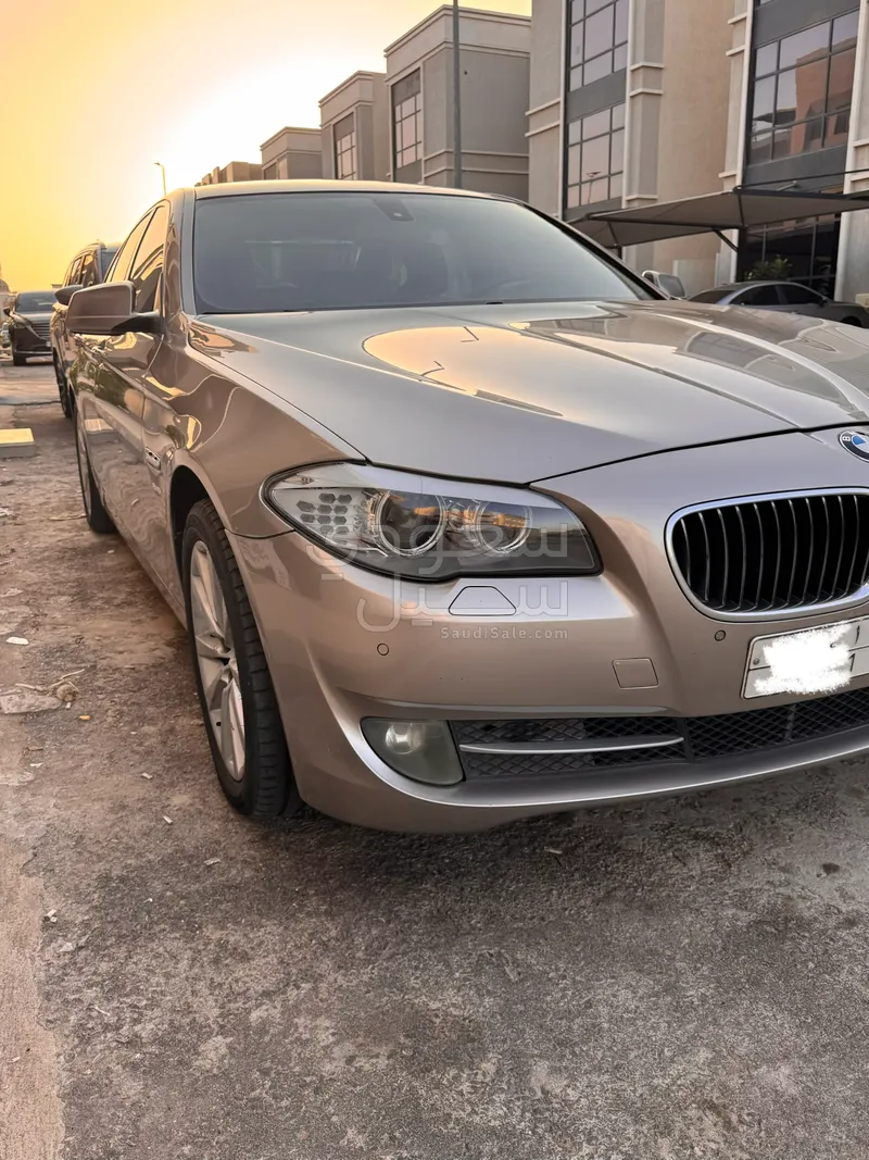 2013 بي ام دبليو الفئة الخامسة 530 أي