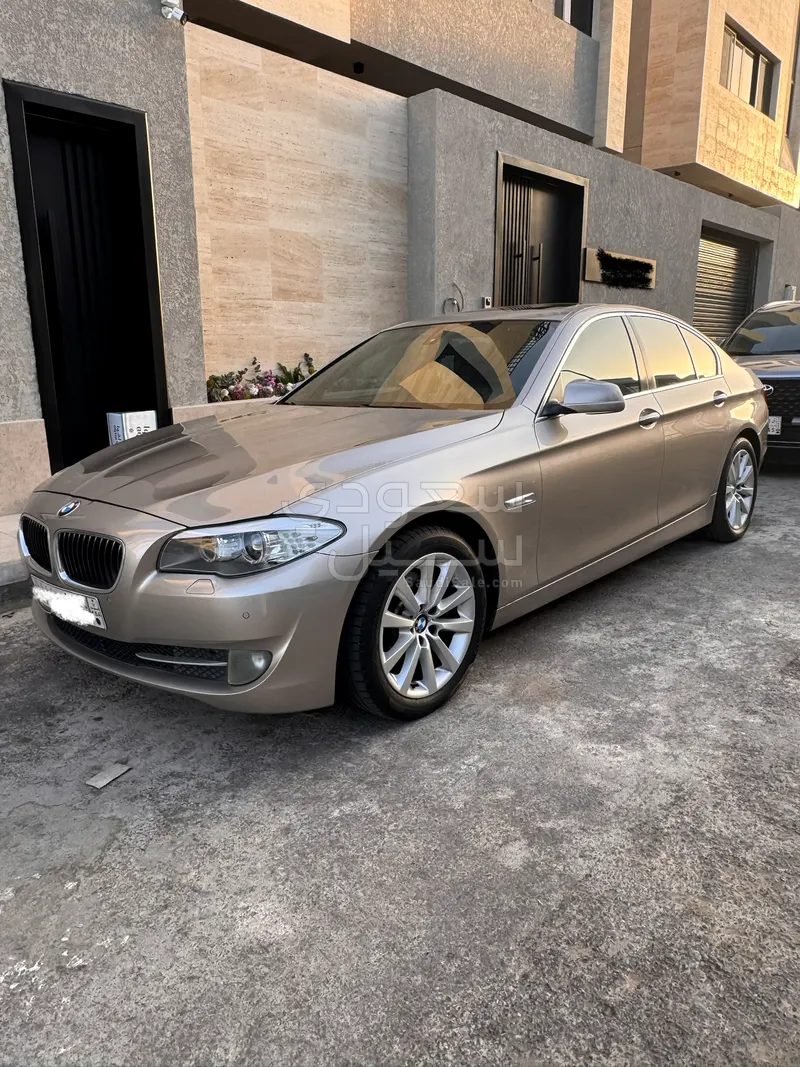 2013 بي ام دبليو الفئة الخامسة 530 أي