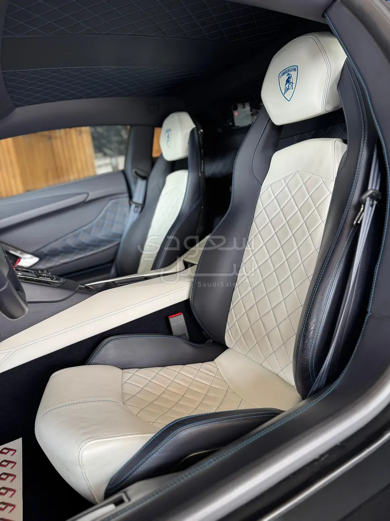 2015 لمبرجيني افنتادور ال بي-700-4