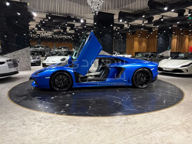 2015 لمبرجيني افنتادور ال بي-700-4