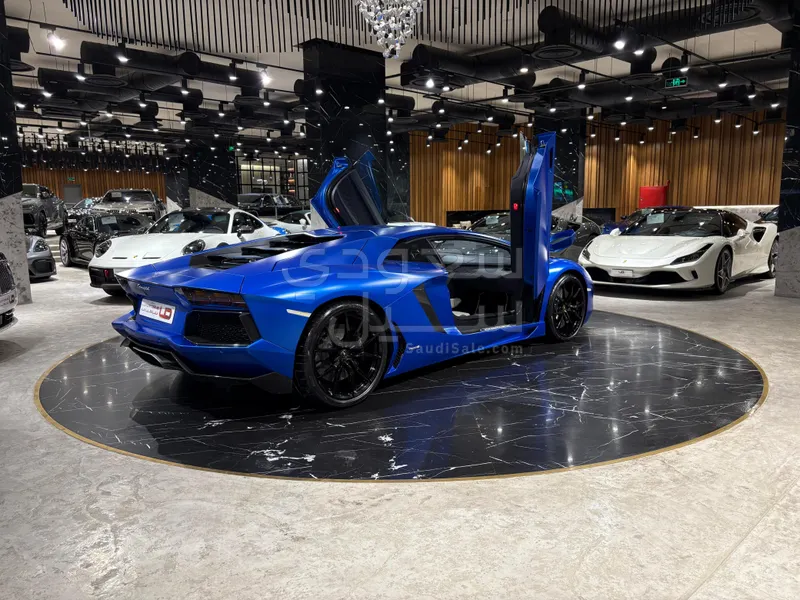 2015 لمبرجيني افنتادور ال بي-700-4
