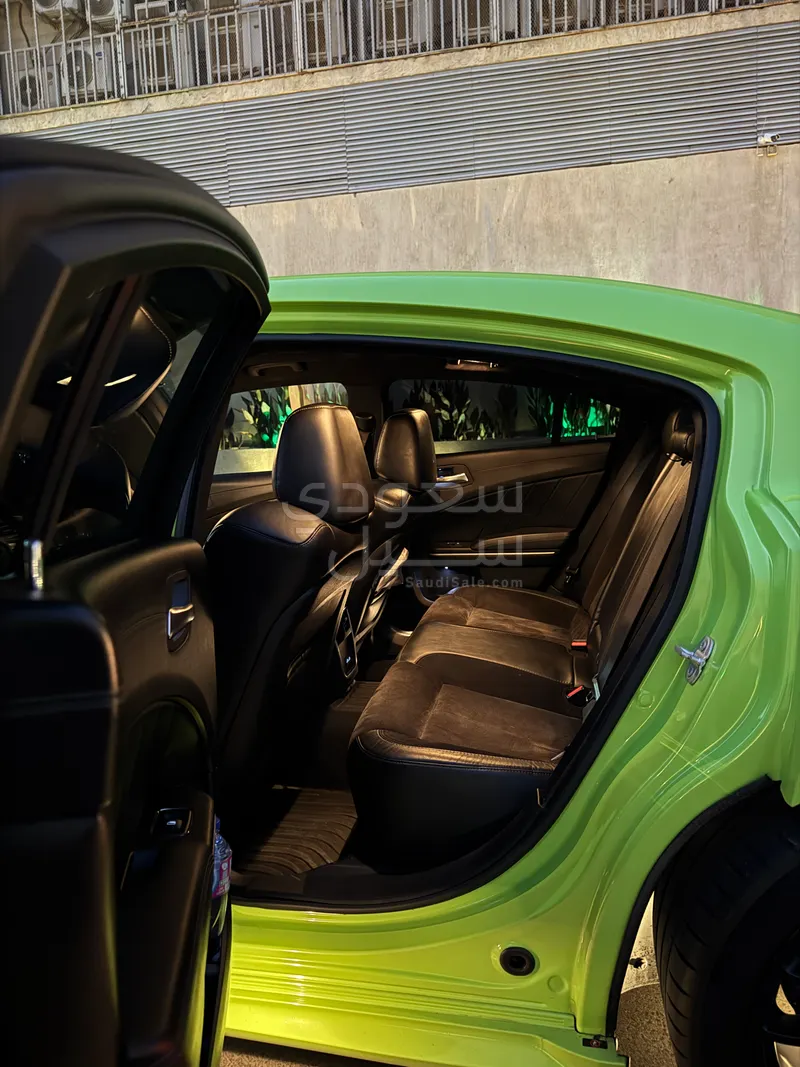 2023 دودج تشارجر اٍس ار تي 392 سكات باك