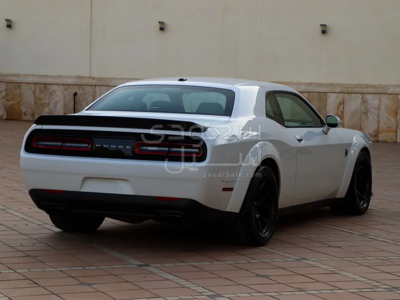 2022 دودج تشالنجر هيلكات رد اي