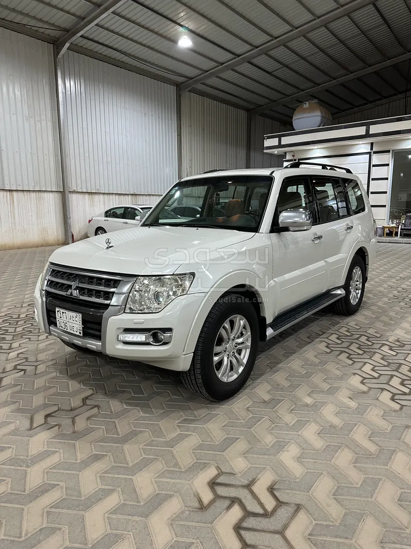 2015 متسوبيشي باجيرو