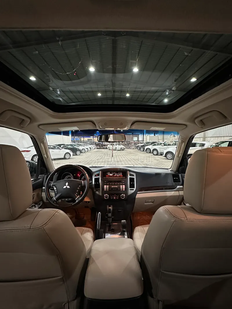 2015 متسوبيشي باجيرو