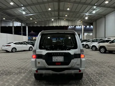 2015 متسوبيشي باجيرو