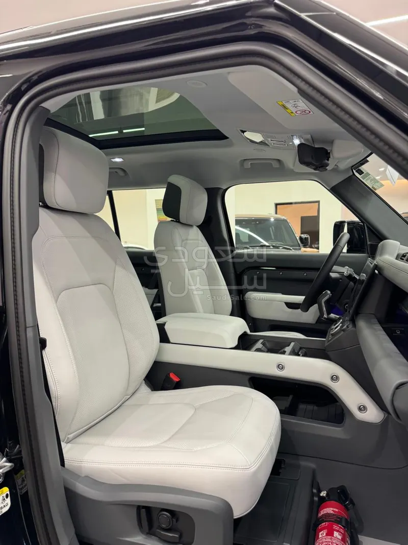 2026 لاند روفر ديفيندر اكس داينمك