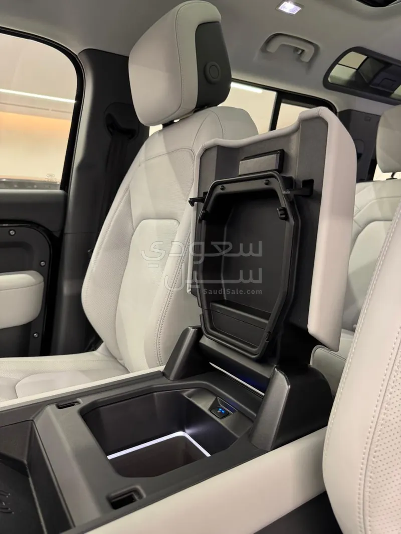 2026 لاند روفر ديفيندر اكس داينمك