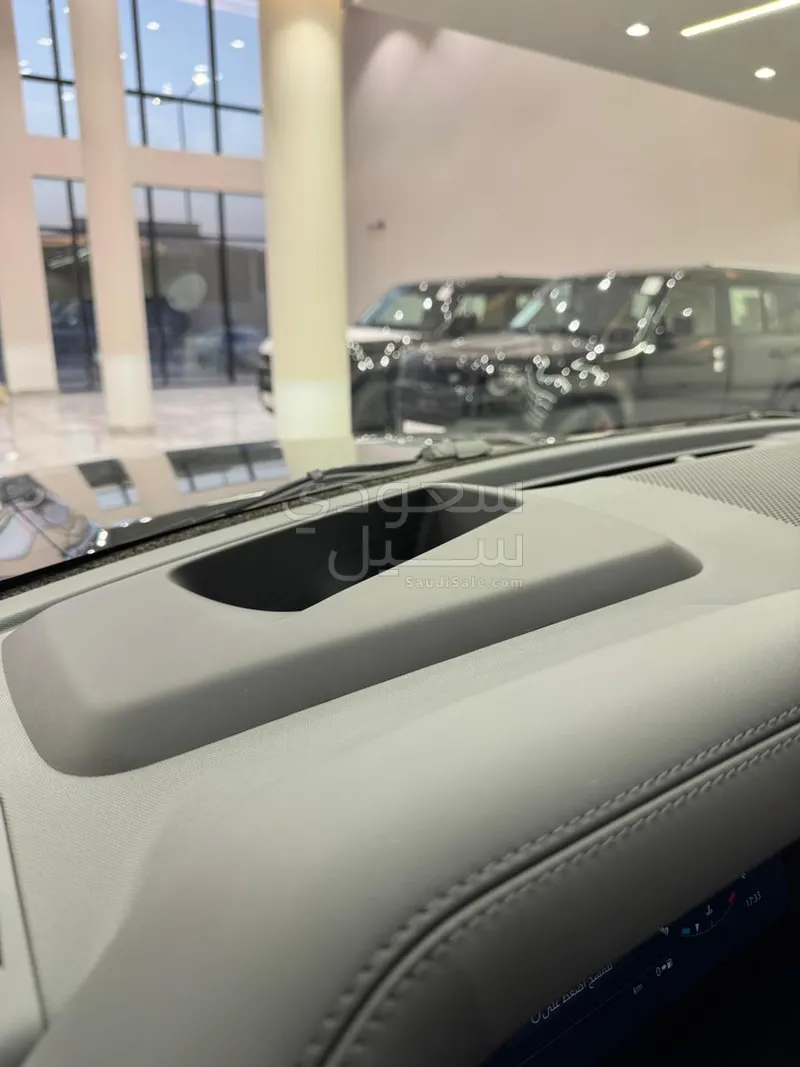 2026 لاند روفر ديفيندر اكس داينمك