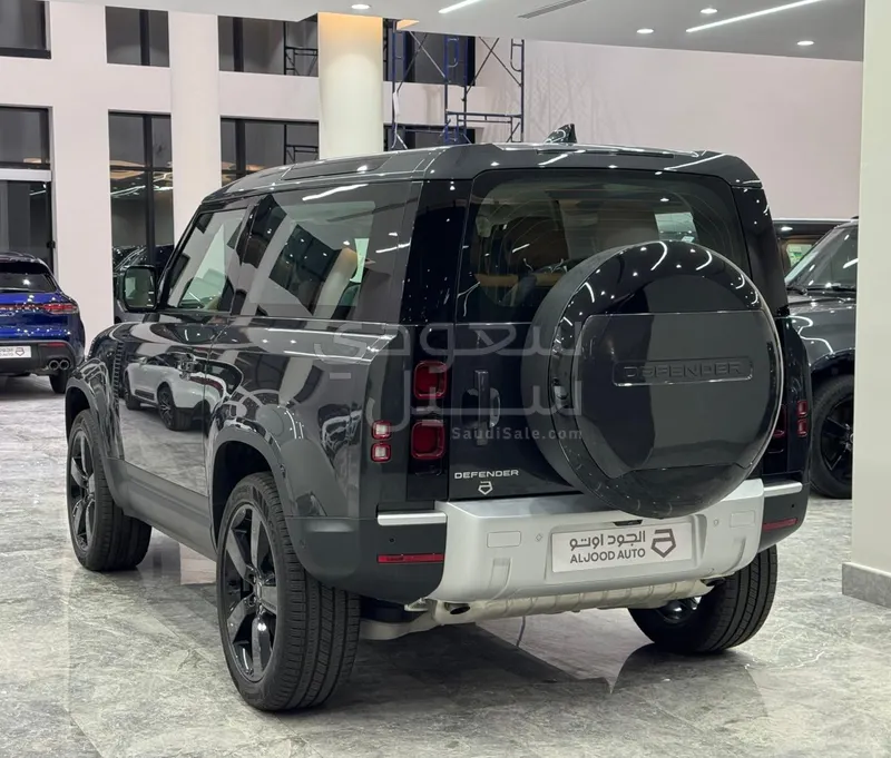 2024 لاند روفر ديفيندر 90