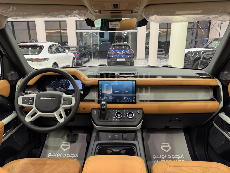 2024 لاند روفر ديفيندر 90